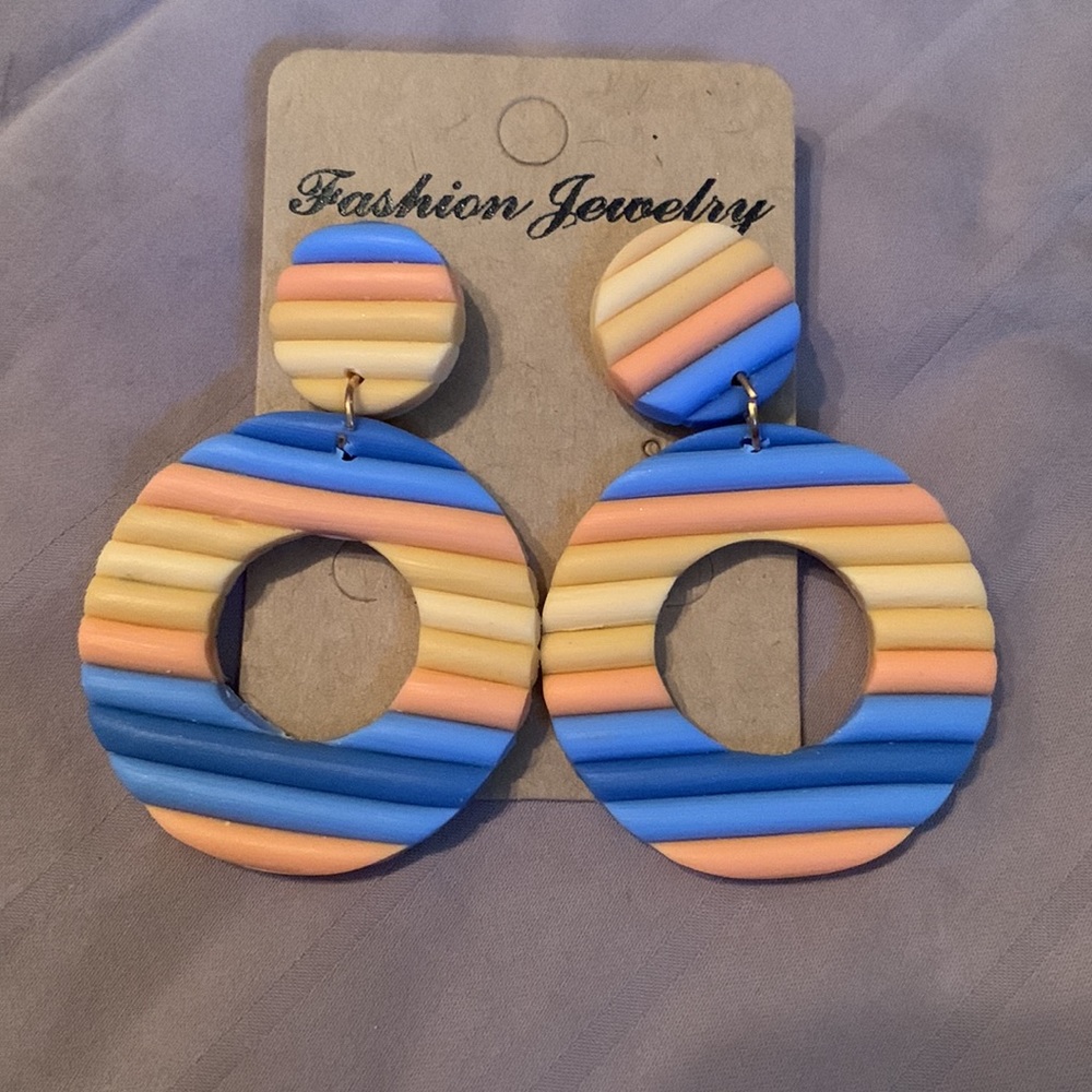 💸 3/$25 NWT handmade polymer clay yellow & blue striped earrings